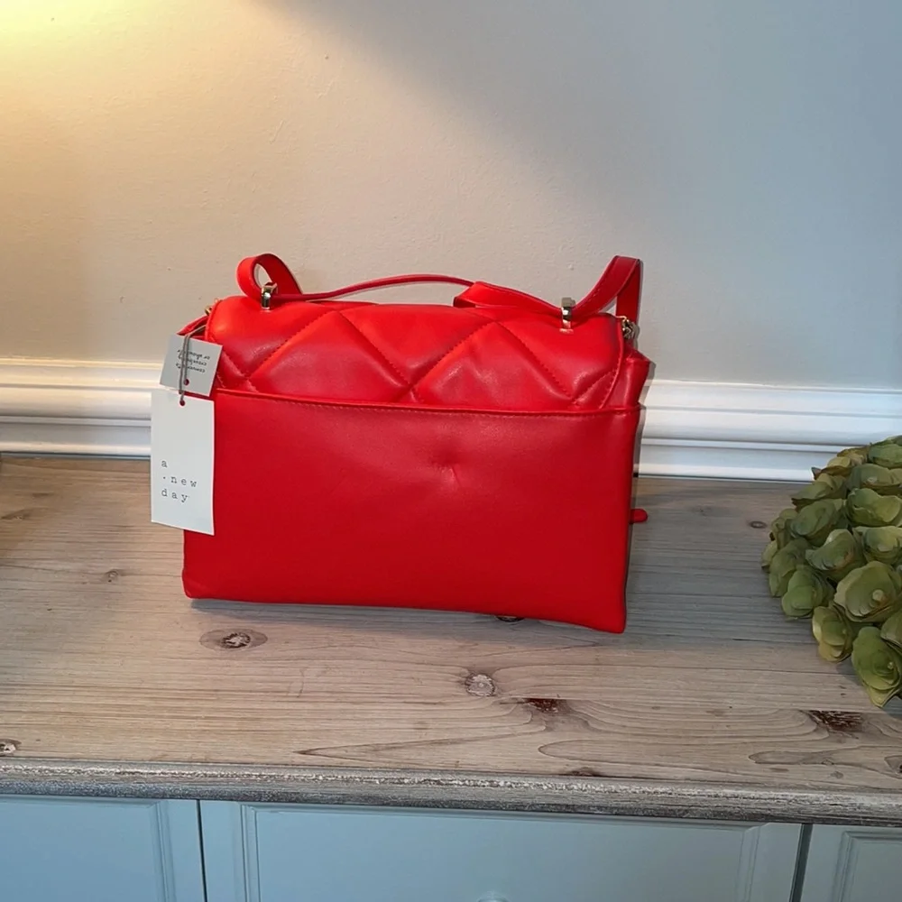 NWT A New Day Shoulder to Crossbody Quilted Red with Gold Chain Detail Bag - Picture 13 of 16